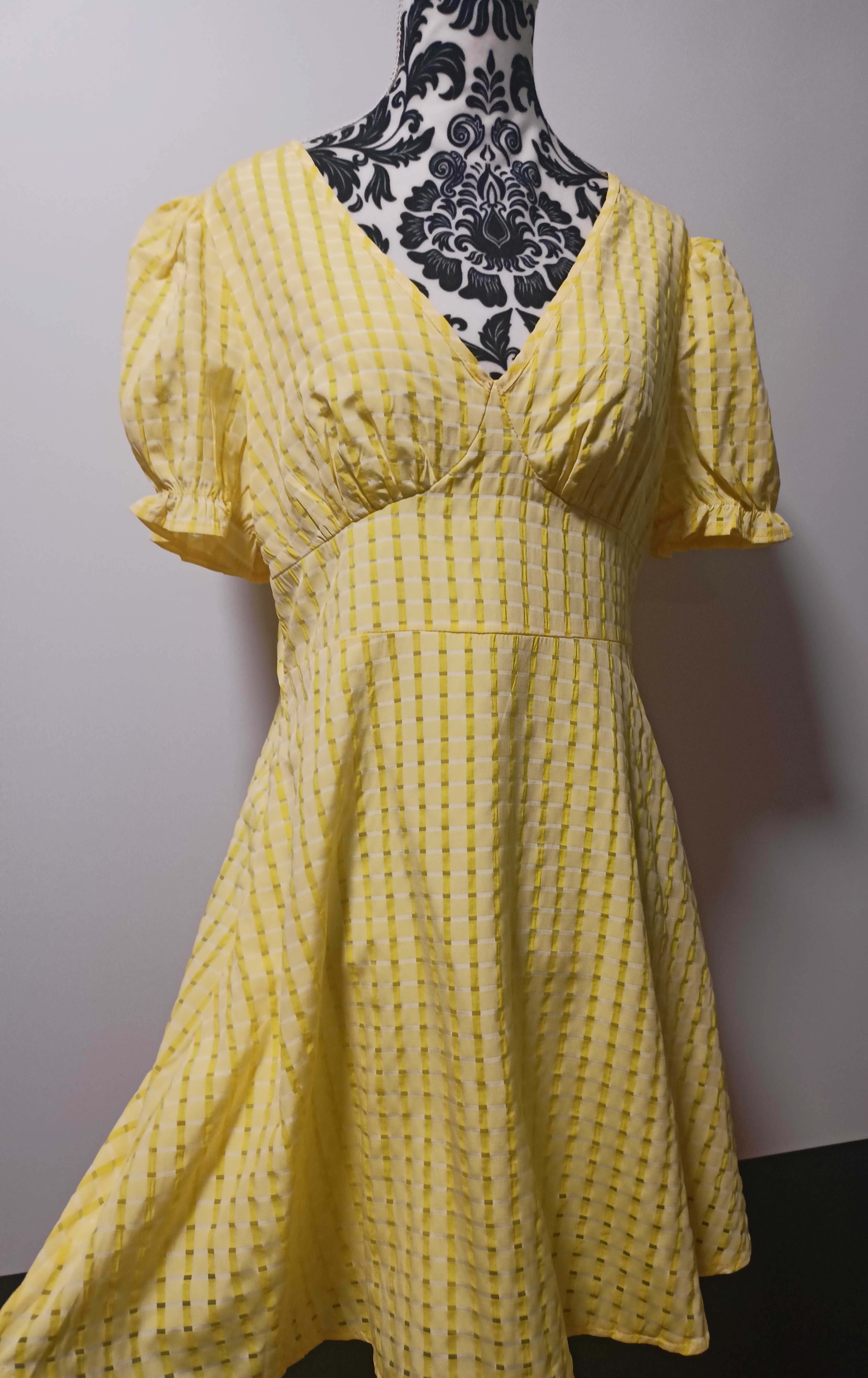 Sukienka letnia mini S/M rozszerzany fason rękawy bufki