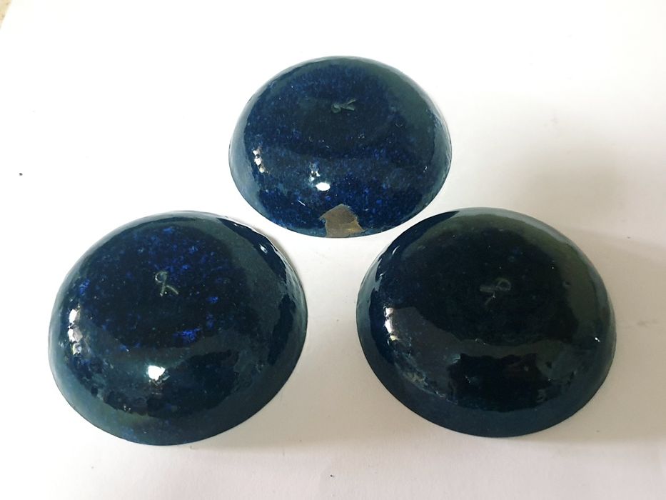 Conjunto de 3 lindas pequenas taças esmaltadas dos anos '50