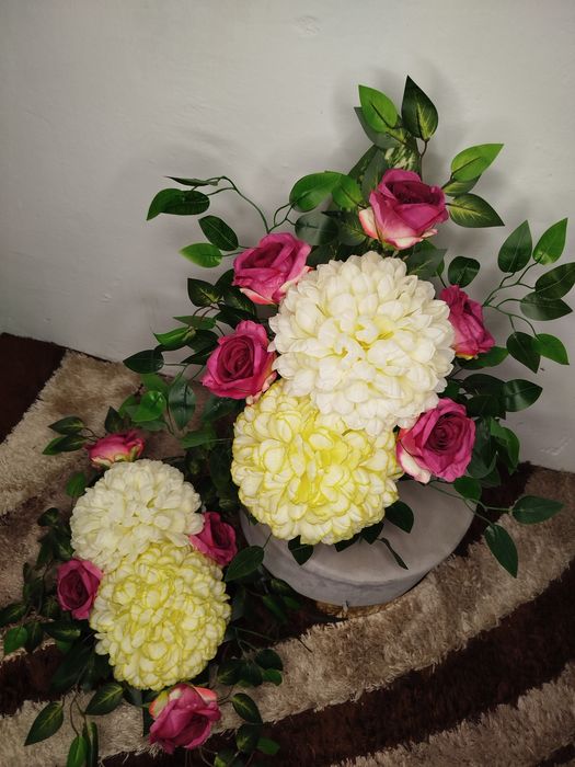 Kompozycja nagrobna kompozycja na cmentarz chryzantema róża