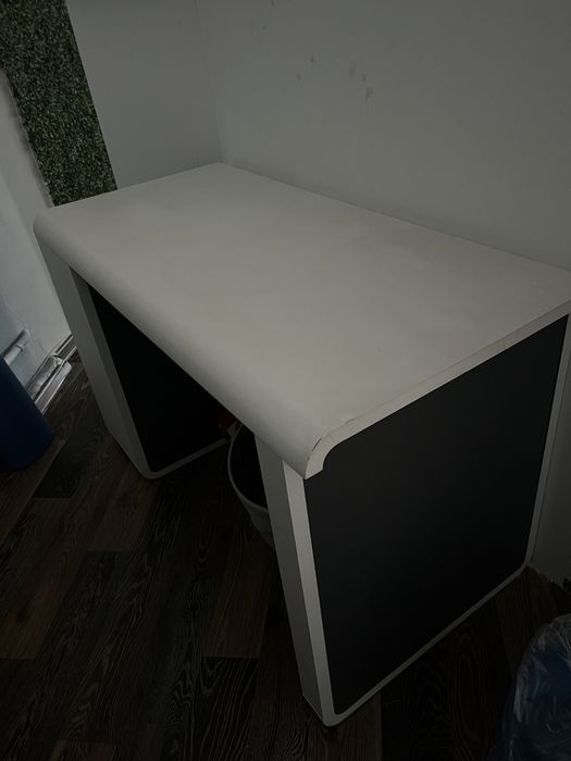 Продам стіл та стійку Reception