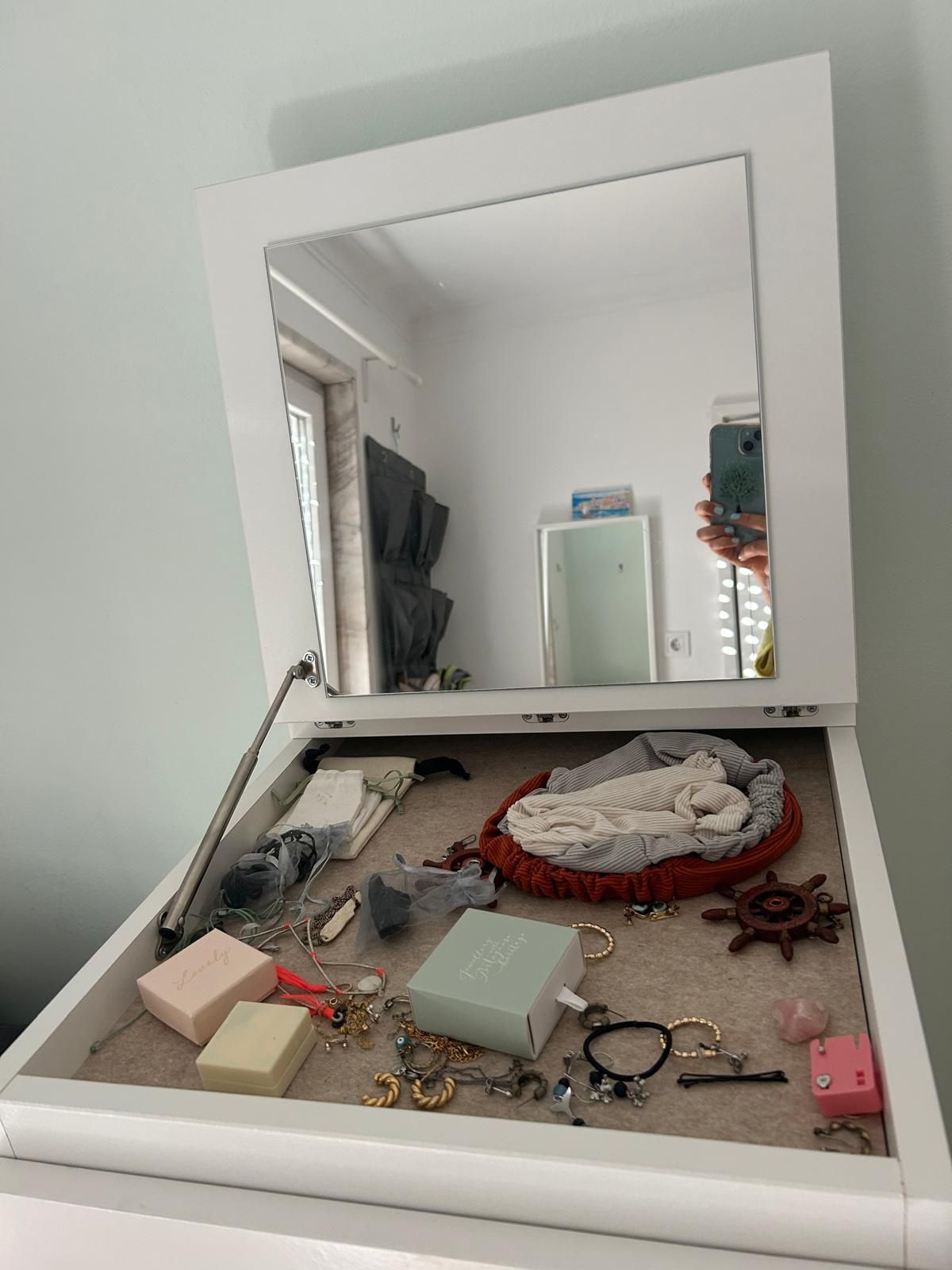 Cómoda IKEA MALM com Espelho