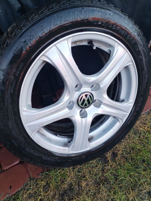 4 koła aluminiowe Passat z oponami zimowymi  205/55/16