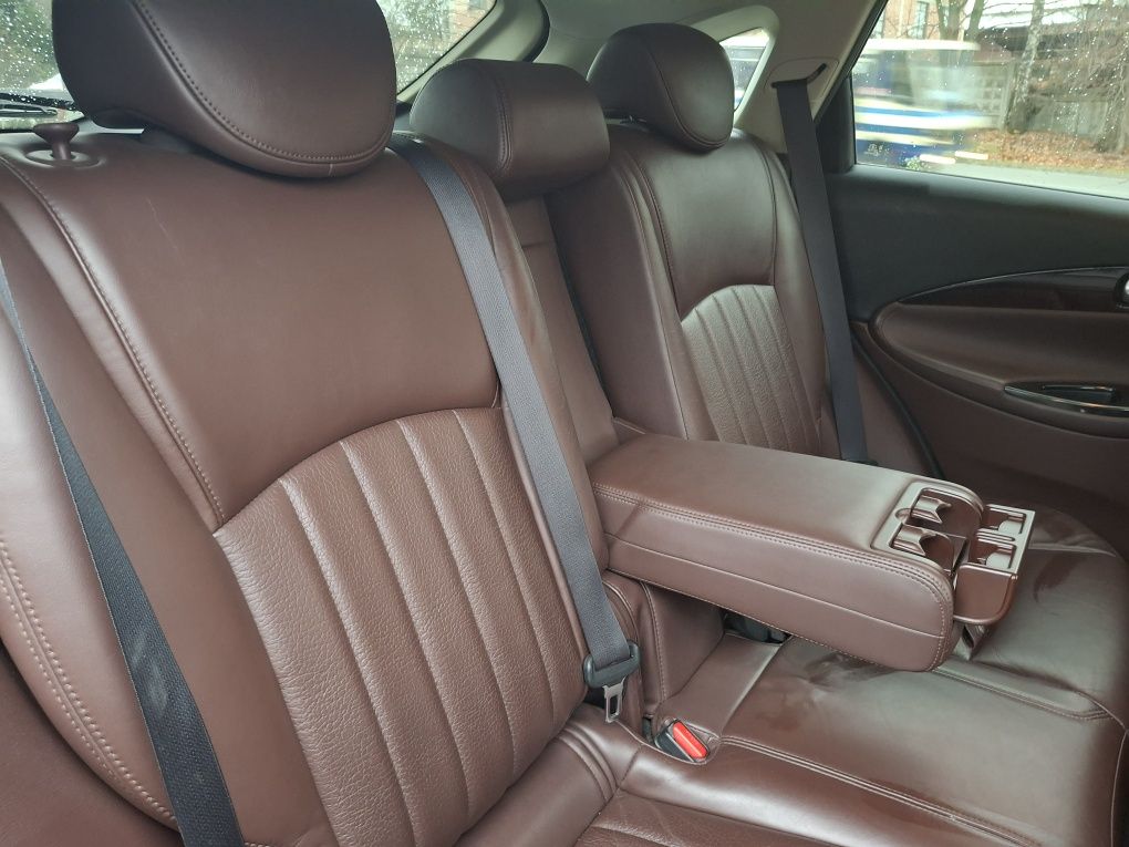А втомобіль Infinity Qx50 2017 .