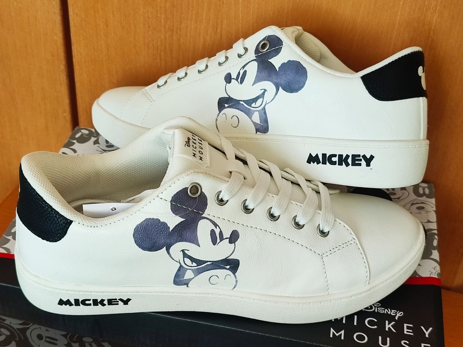 Кроссовки Mickey Mouse  p 40(26cm),новые