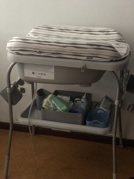 Banheira e muda fralda