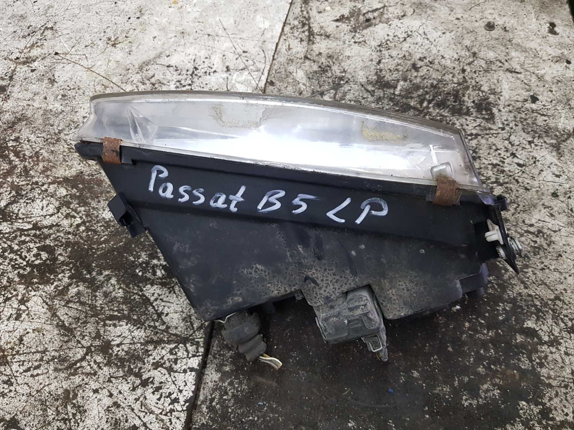 VW Volkswagen Passat B5 Lampa Lewy Przód Lewa Przednia LP