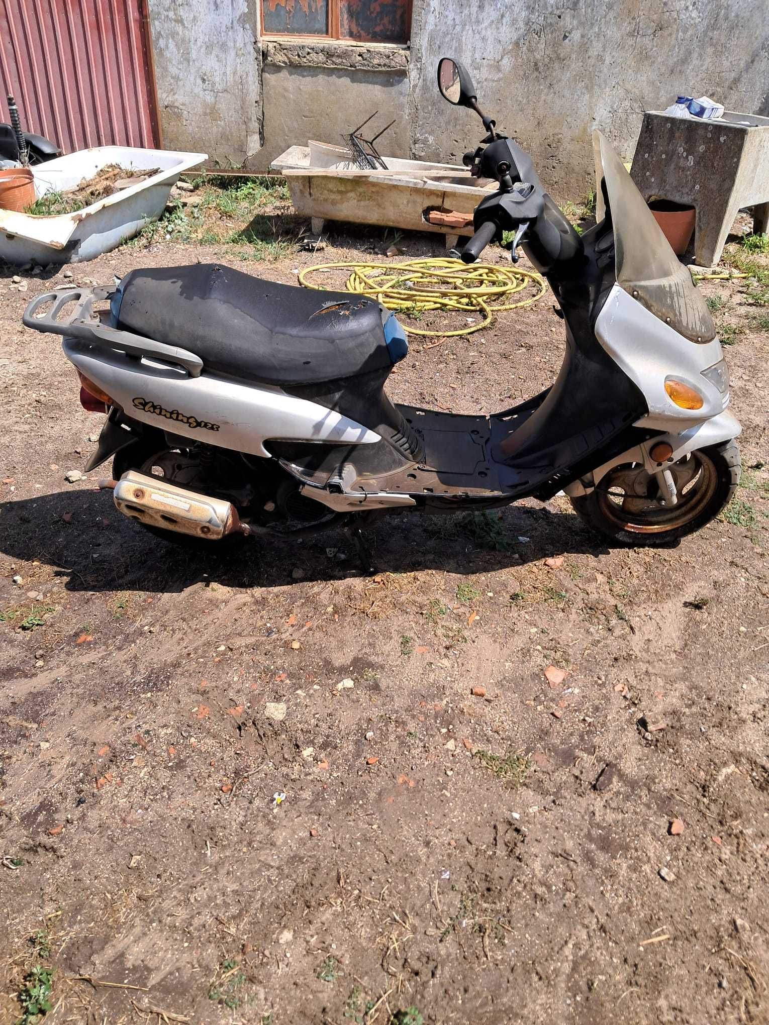Mota 125 a trabalhar