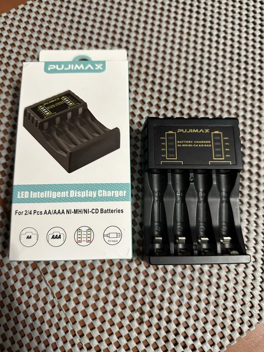Зарядное устройство на 4 слота Pujimax