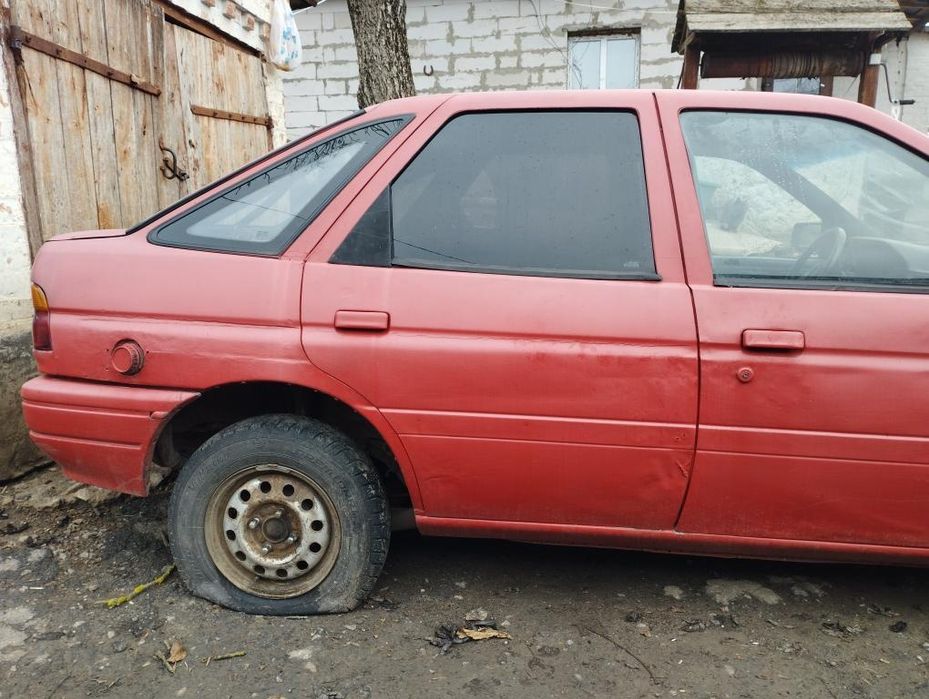Форд ескорт 1.4 5ст