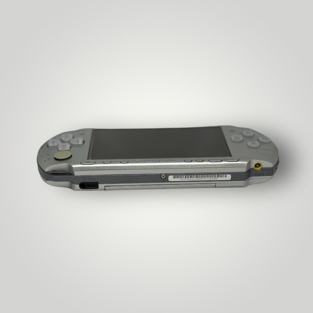 Ігрова приставка Sony PlayStation PSP-3000 Mystic Silver 32gb ІДЕАЛ