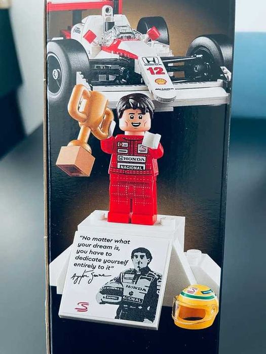 Lego 10330 - McLaren MP4/4 and Ayrton Senna