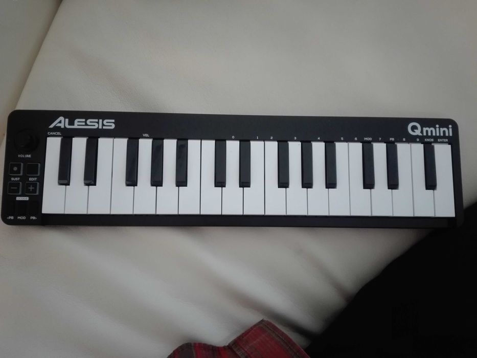Alesis Q mini - controlador midi