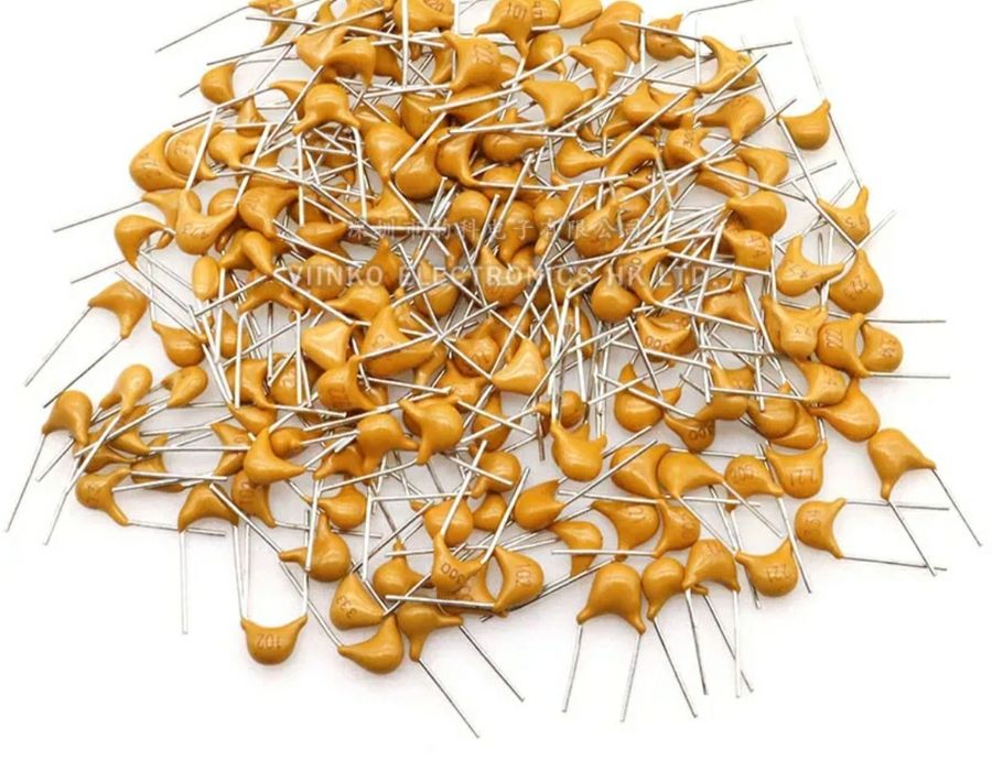 Монолітні керамічні конденсатори. Номінали в описі.