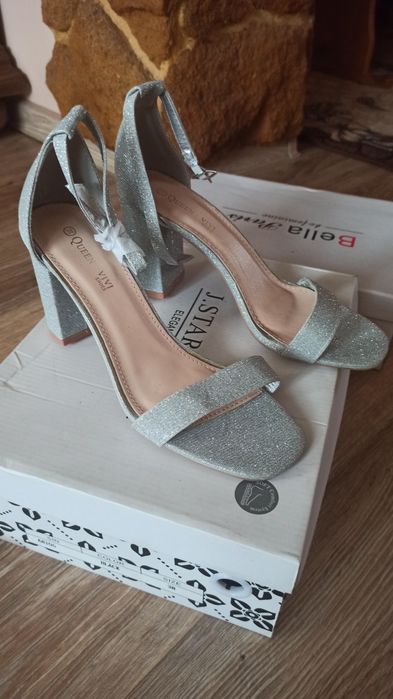 Sprzedam brokatowe srebrne eleganckie sandały rozm 37