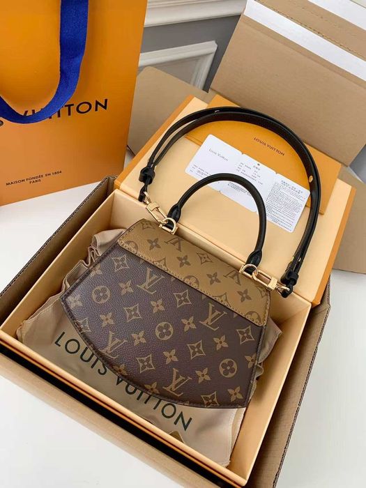 Bolsa de ombro LOUIS VUITTON TILSITT nova