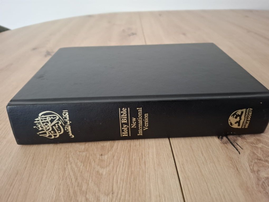 Biblia New International Version język angielski i arabski