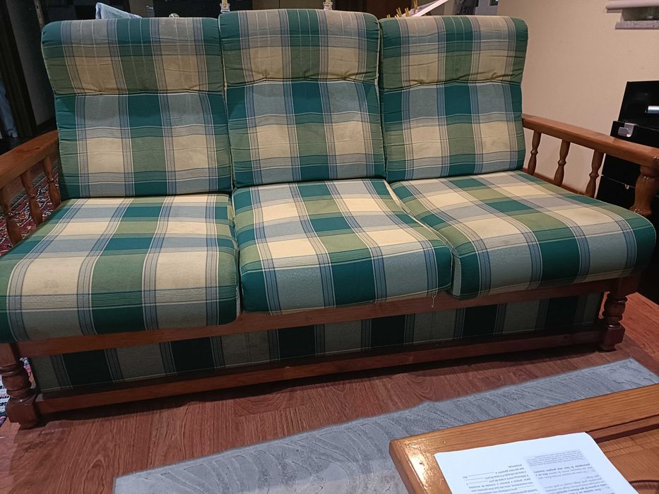 Sofá de três lugares