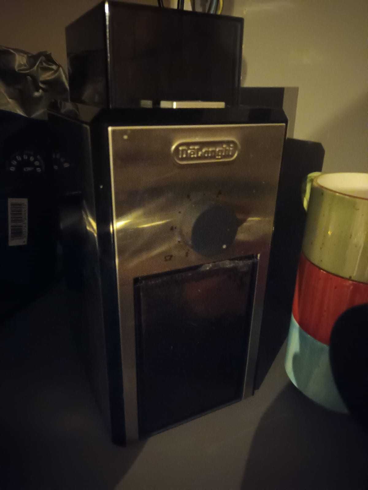 Ekspres kolbowy DeLonghi EC860M plus młynek DeLonghi