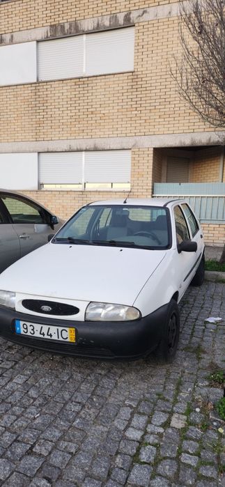 Vendo Ford Fiesta