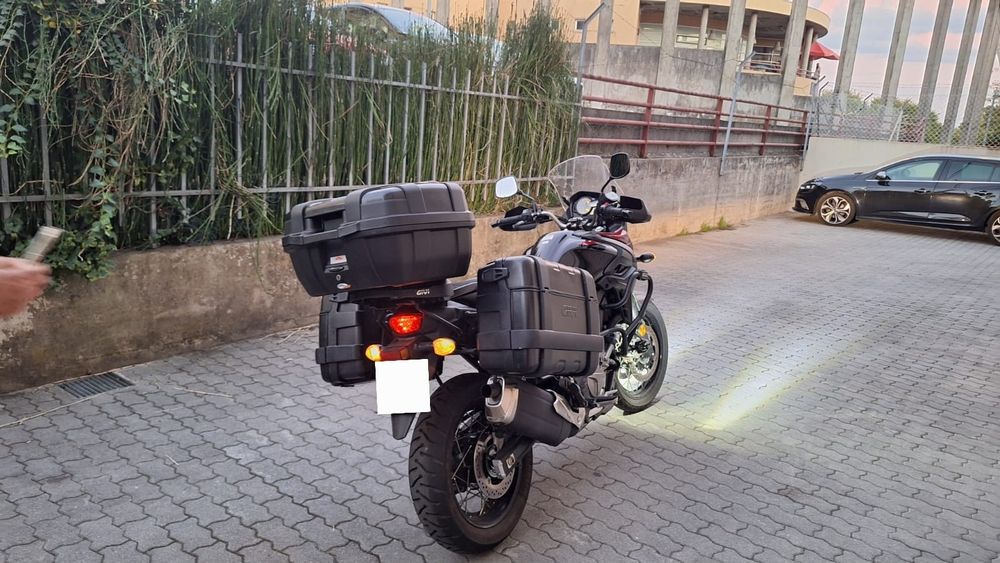 Suzuki V-STROM 650 Black Edition