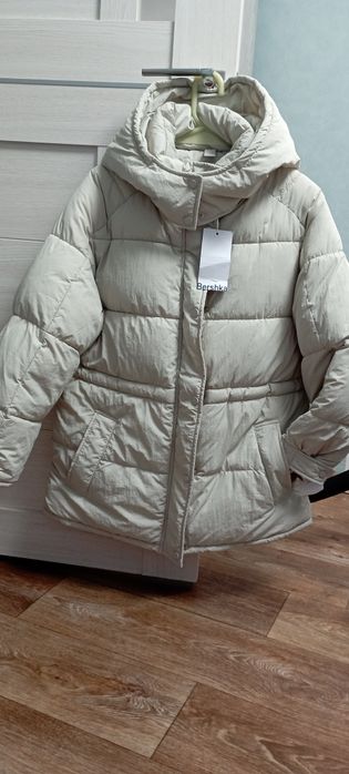 Продам зимний пуховик.