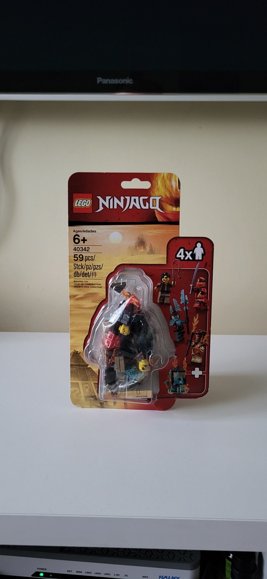 Lego Ninjago 40342 Zestaw minifigurek model wycofany