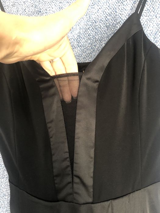 Чорна вечірня сукня