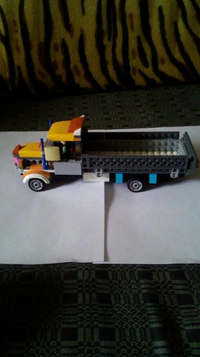 3 Машинки з оригинального лего.