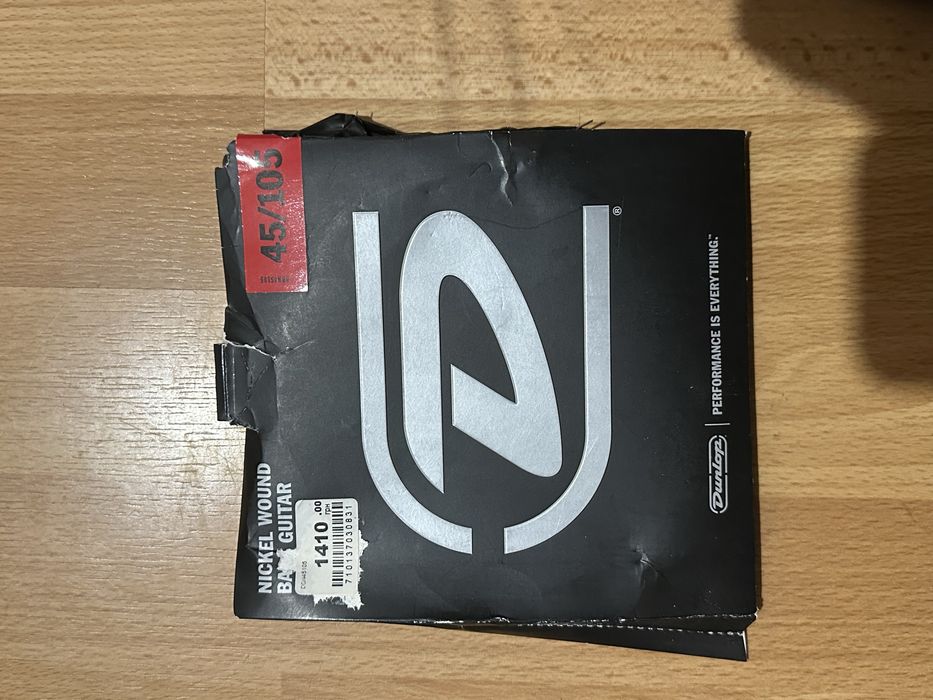 упаковка струн для бас-гитары от бренда Dunlop. 45/105