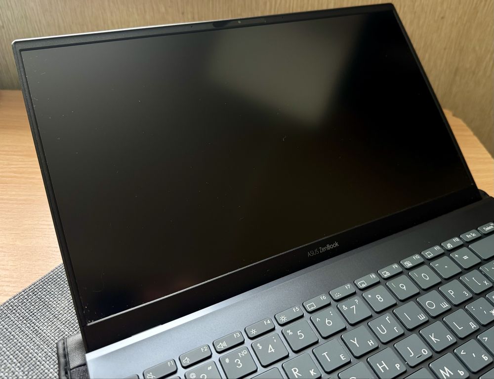 Asus ZenBook 14 UX425J intel core i7