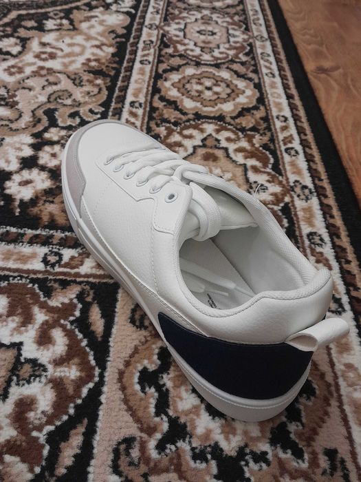 Чоловічі кросівки