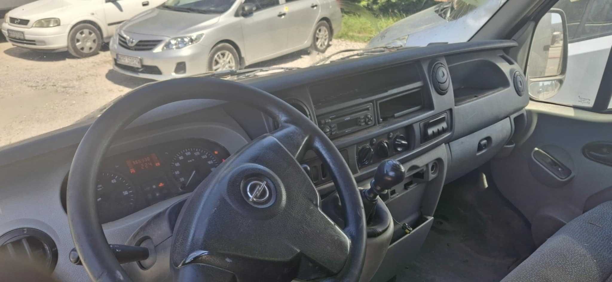 do sprzedania  Opel Mpvano 2004  silnik 2,5 pojemności