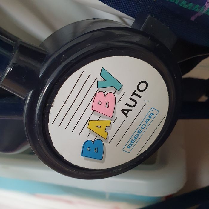 Cadeira auto e de baloiço para bebé  em ótimo estado