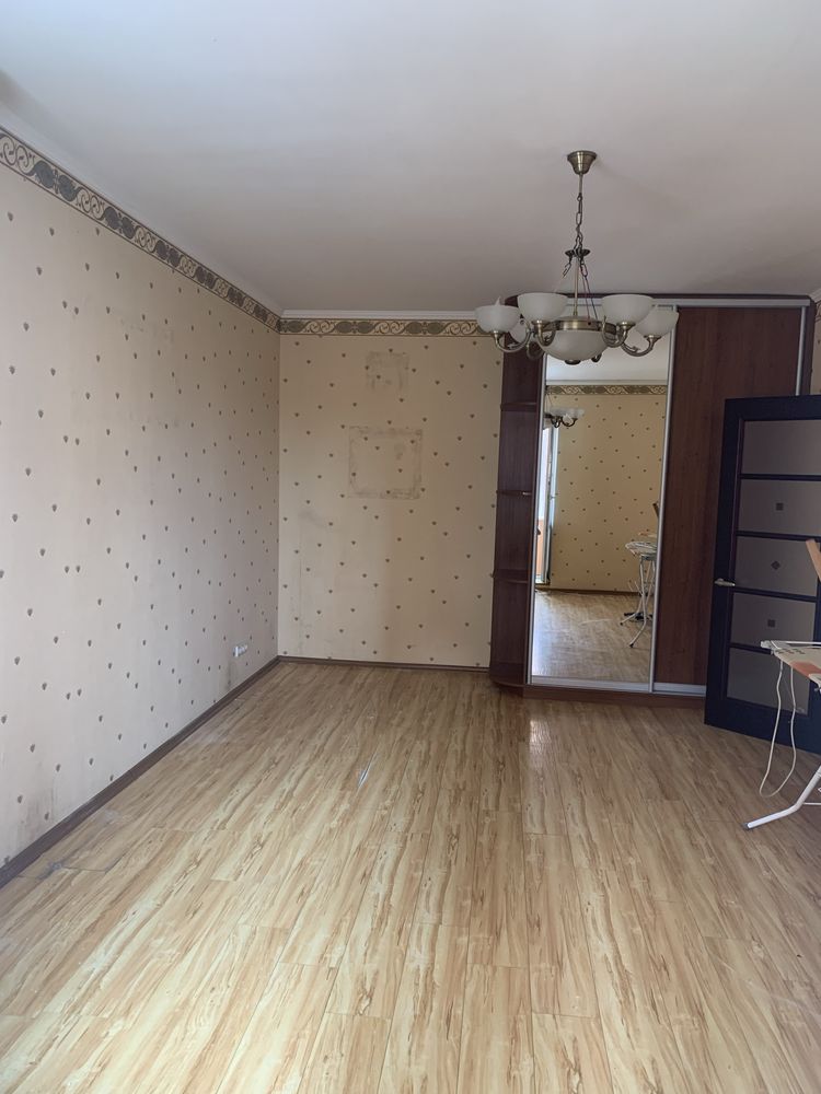 Продається 1 кімнатна квартира.Метро Теремки, Машинобудівників, 2В