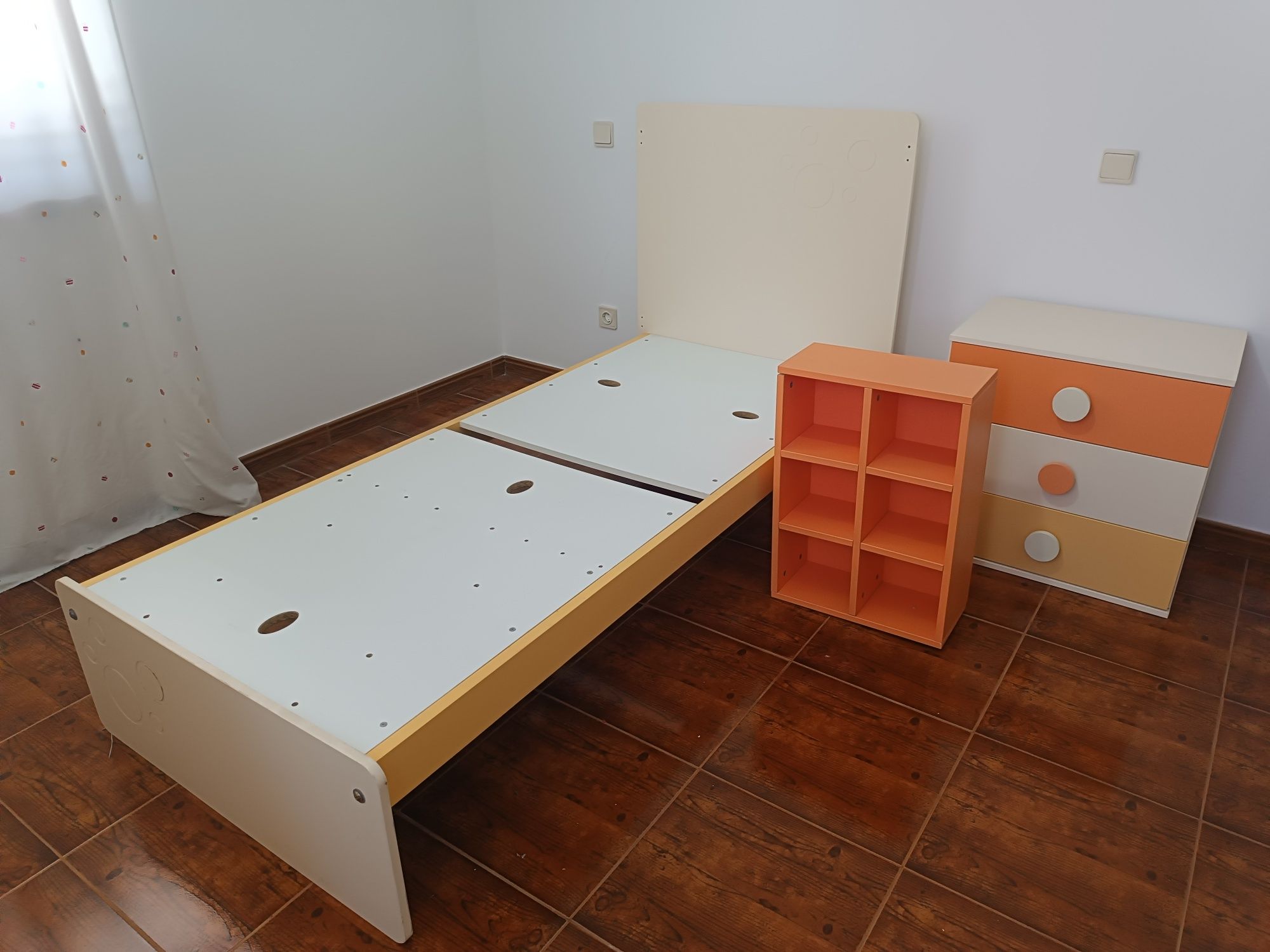 Berço de bebê convertível em cama