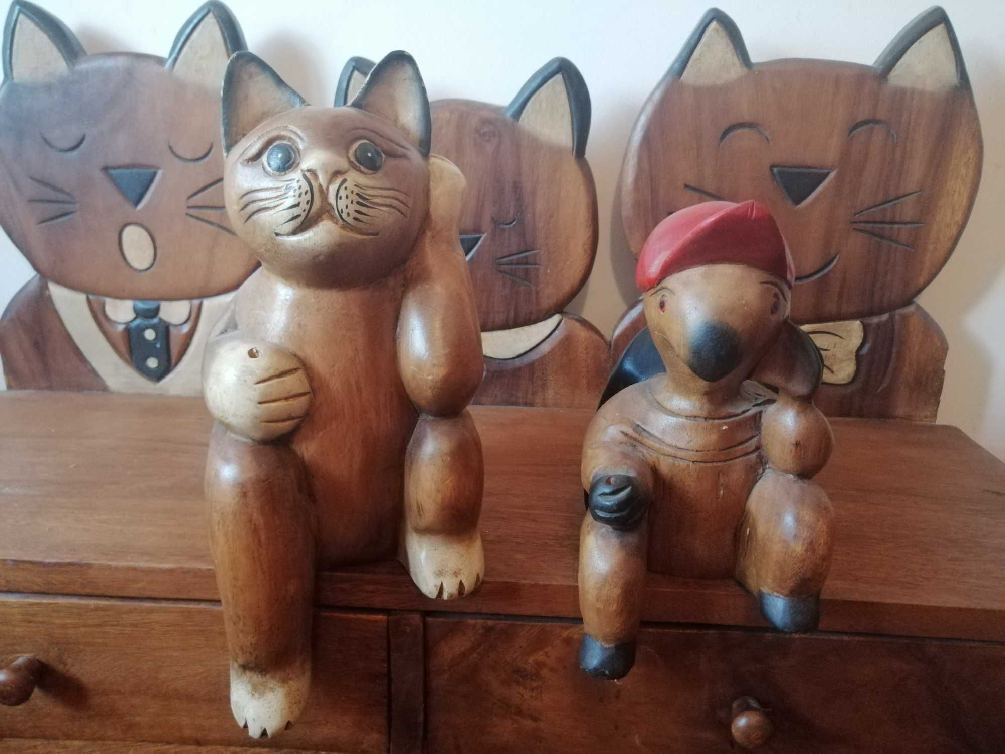 Decoração em madeira maciça