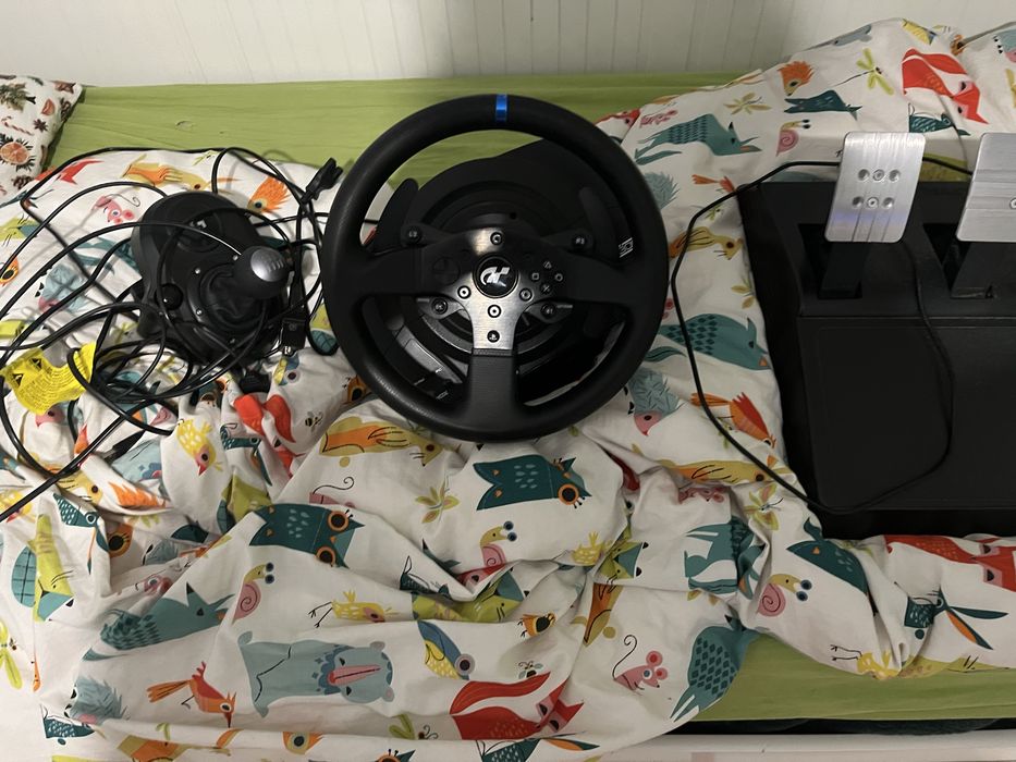 Sprzedam kierownice thrustmaster t300 rs gt z dodatkami