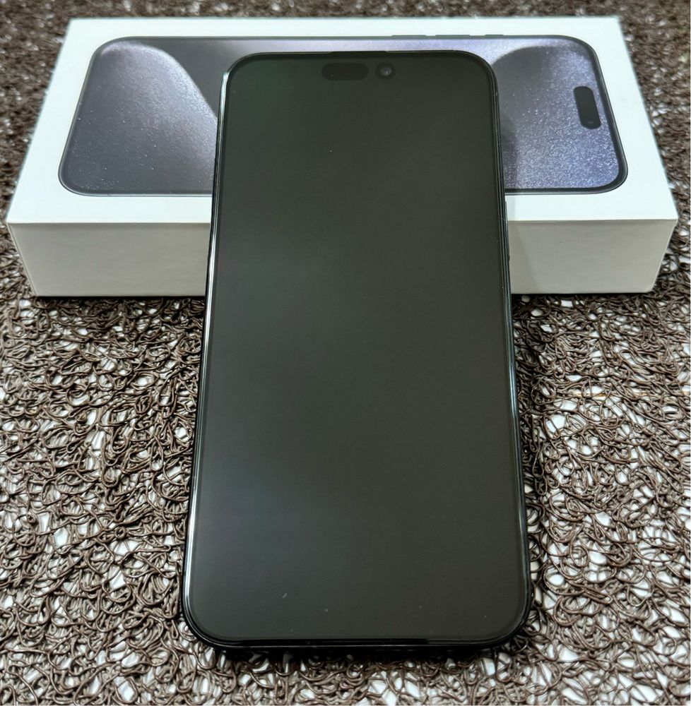 Iphone 15 pro max 256gb black titanium.