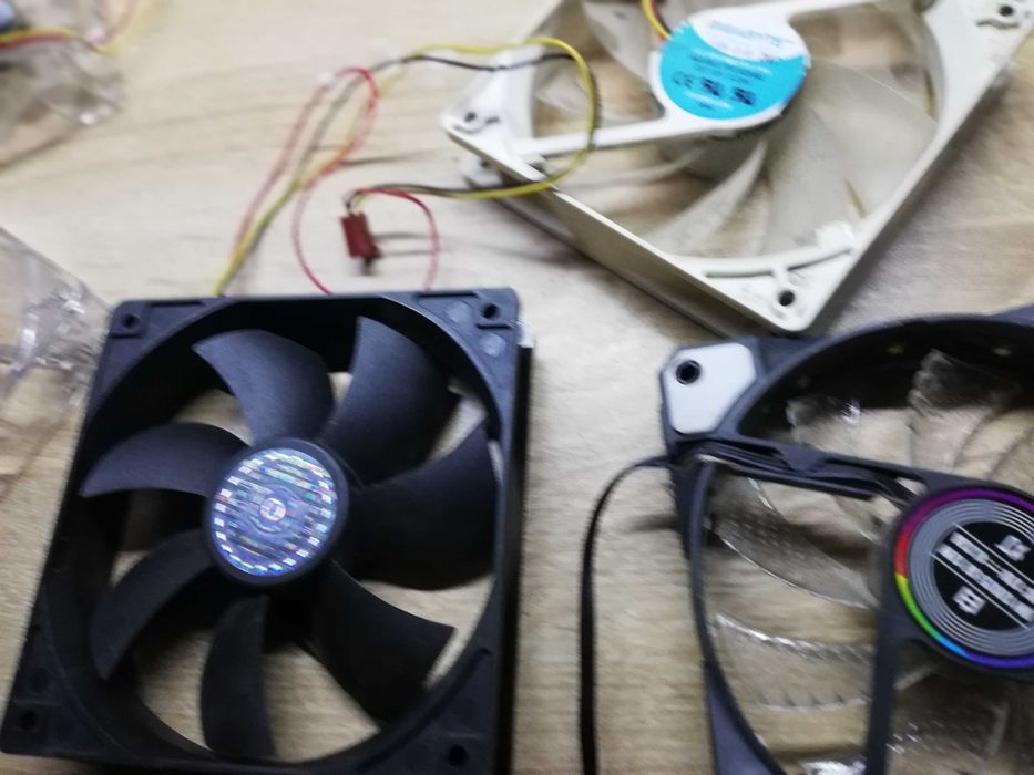 Колира 120 мм є прозорий є LED є кулер Master по 150 грн