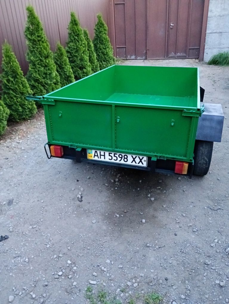 Легковий авто причеп .