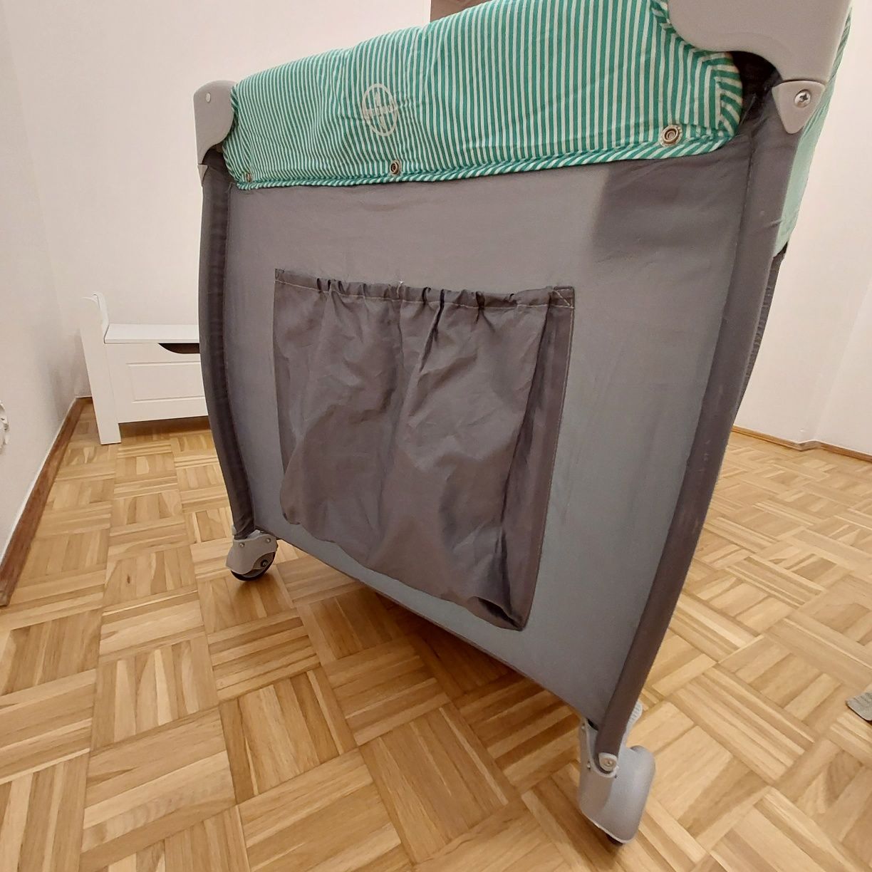 Lionelo, dwupoziomowe łóżeczko turystyczne, składane z dodatkowym wypo