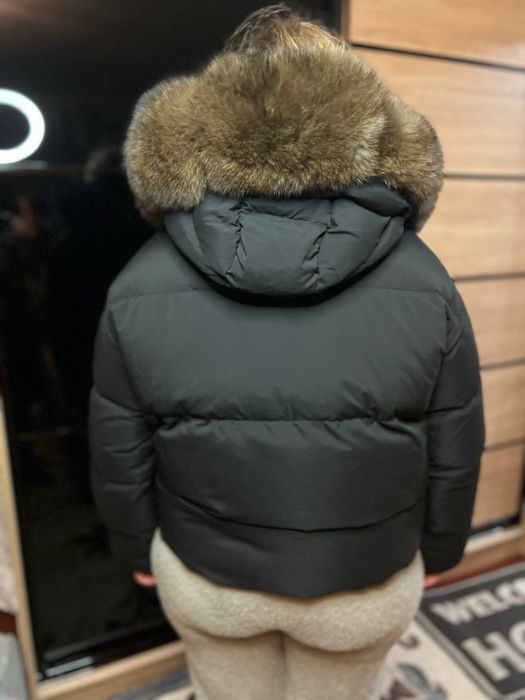 Продам пуховик з натуральним хутром