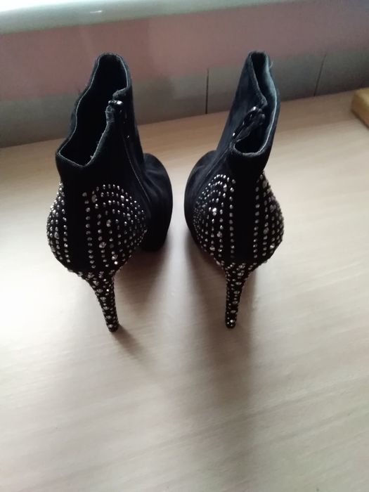 Nowe buty damskie rozmiar 40 (długość wkładki 26cm), białe 38(24cm)