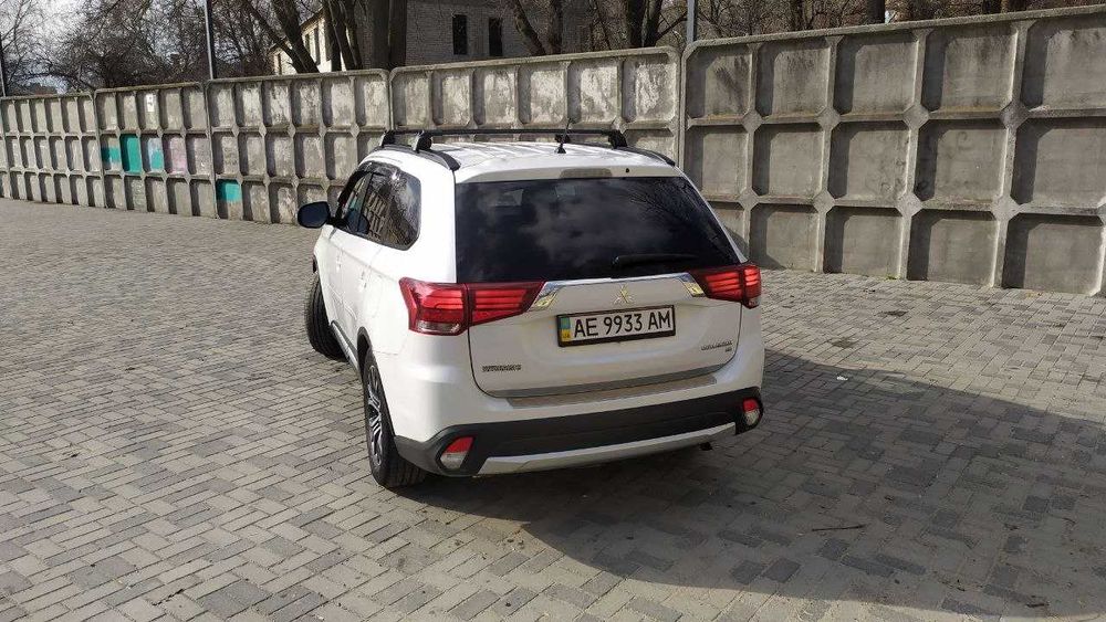 Продам Mitsubishi Outlander 2016 2.4 7 мест