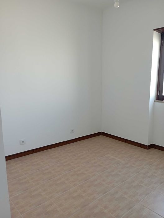 Arrenda-se andar de moradia  T2+1