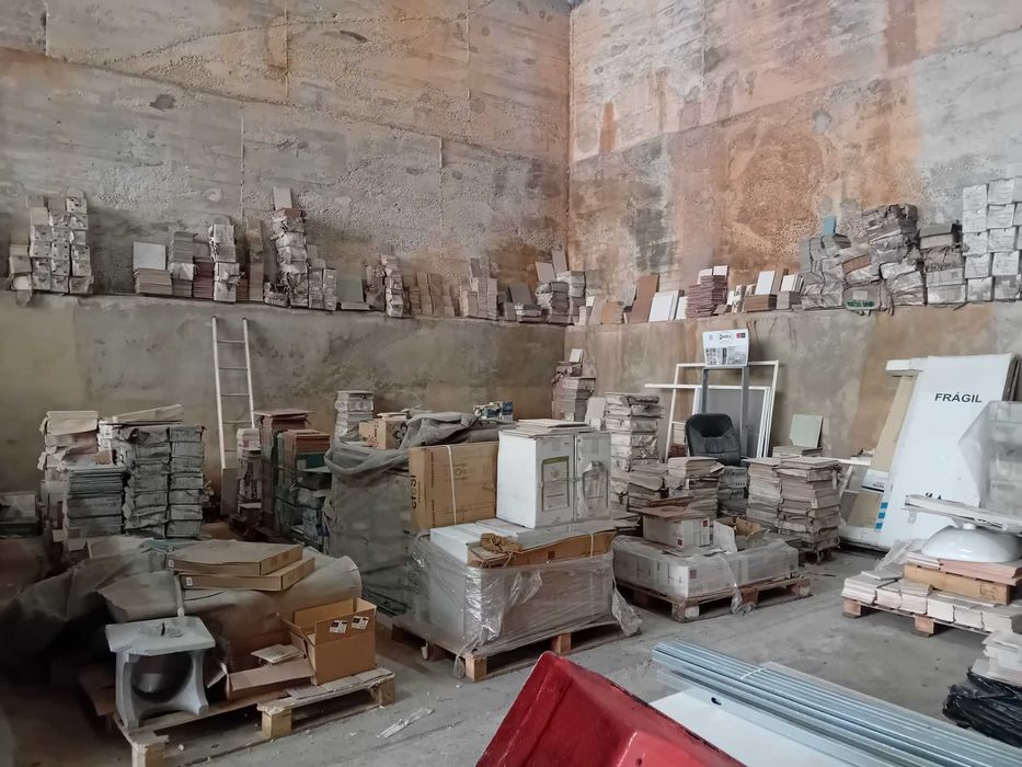 Lote 1250m2 de Azulejos e Mosaico.