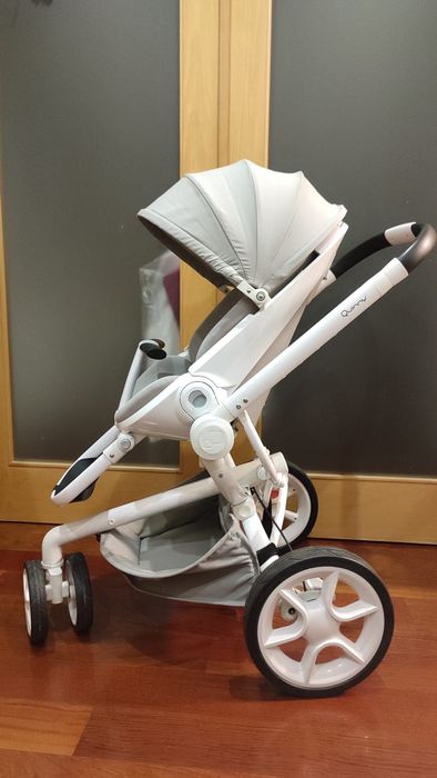 Carrinho Quinny Moodd + cadeira de papa + mesa atividades