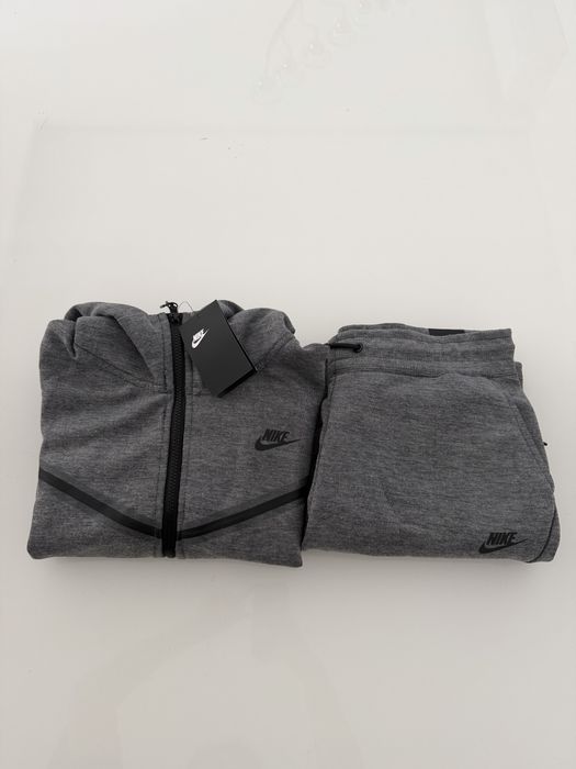 Nike tech cinzento conjunto