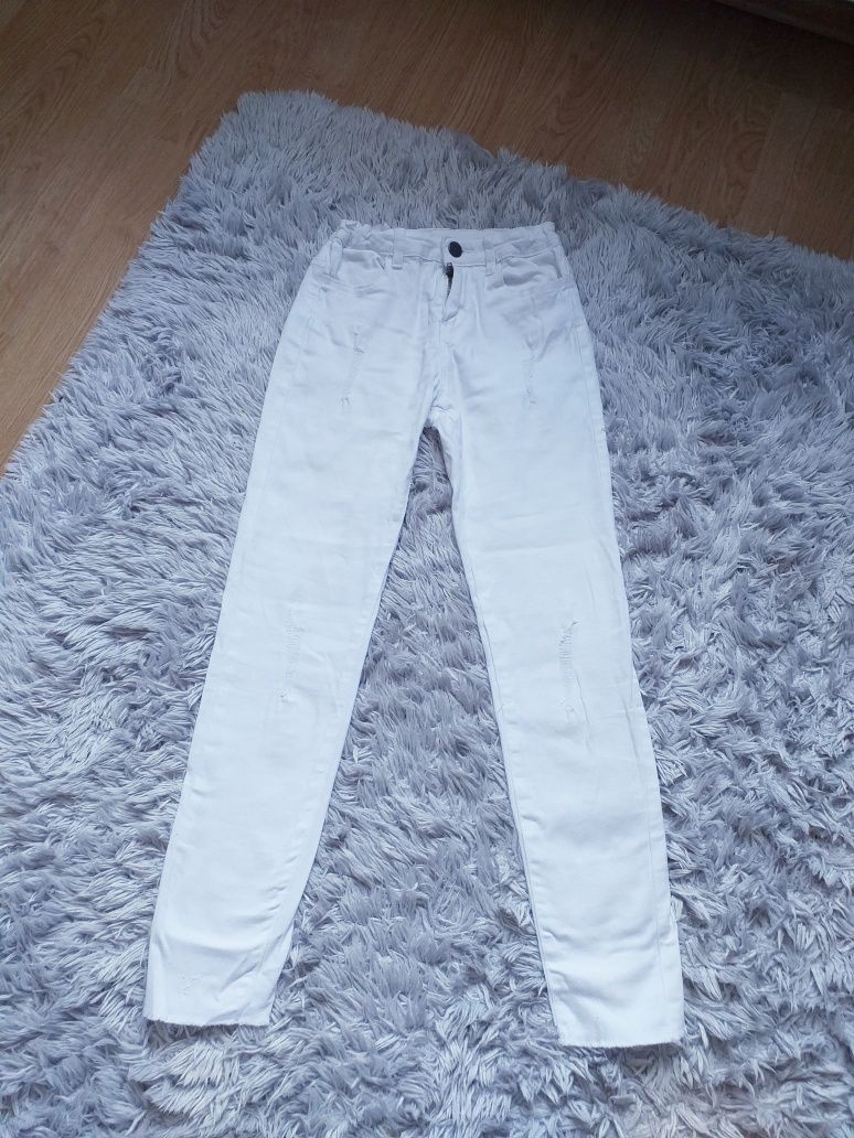 Białe spodnie rozm. 152 cm, stan idealny