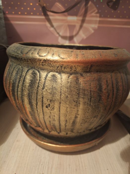 Вазони, горщики різних розмірів